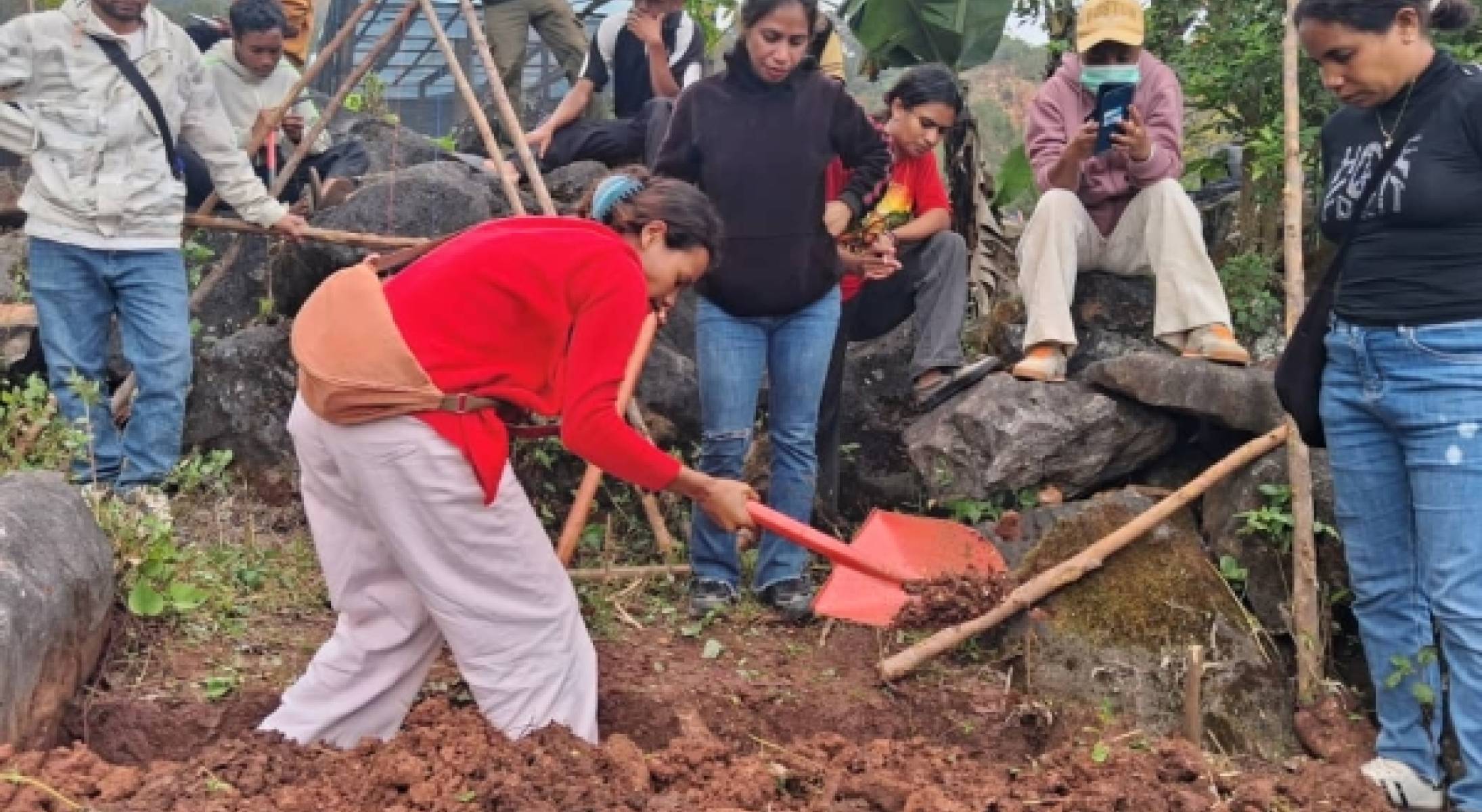 Husi To'os Ba Mudansa: Bainhira Alumni EPA Fila Ba Komunidade Hodi Haburas Agrikultura Orgániku 
